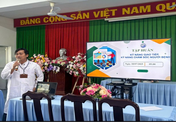 Trung tâm Y tế Tịnh Biên tập huấn kỹ năng giao tiếp, kỹ năng chăm sóc người bệnh